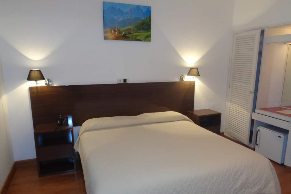 Minibar, in-room safe, blackout drapes, free WiFi