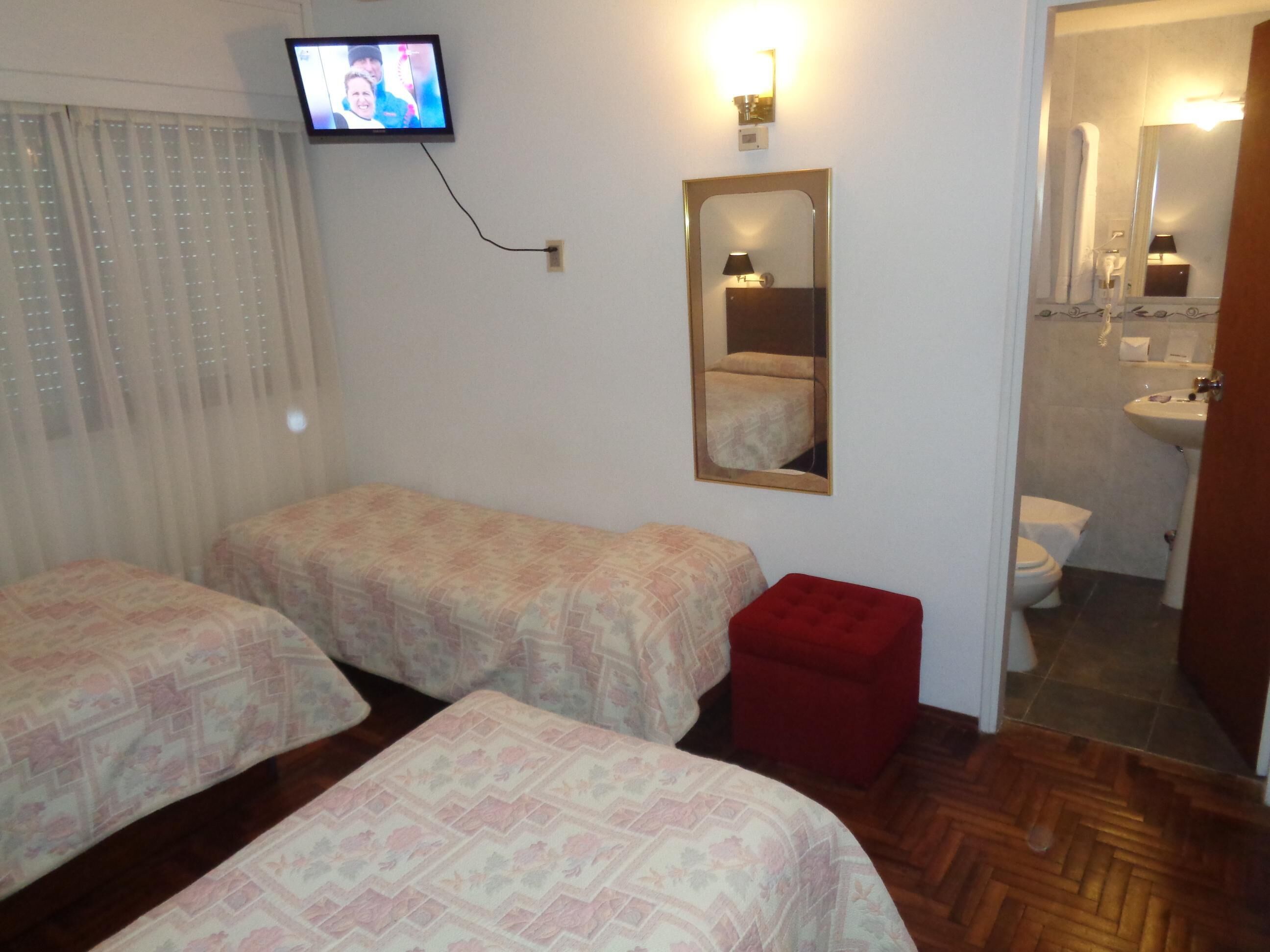 Frigobar, cofres nos quartos, cortinas blackout, Wi-Fi de cortesia