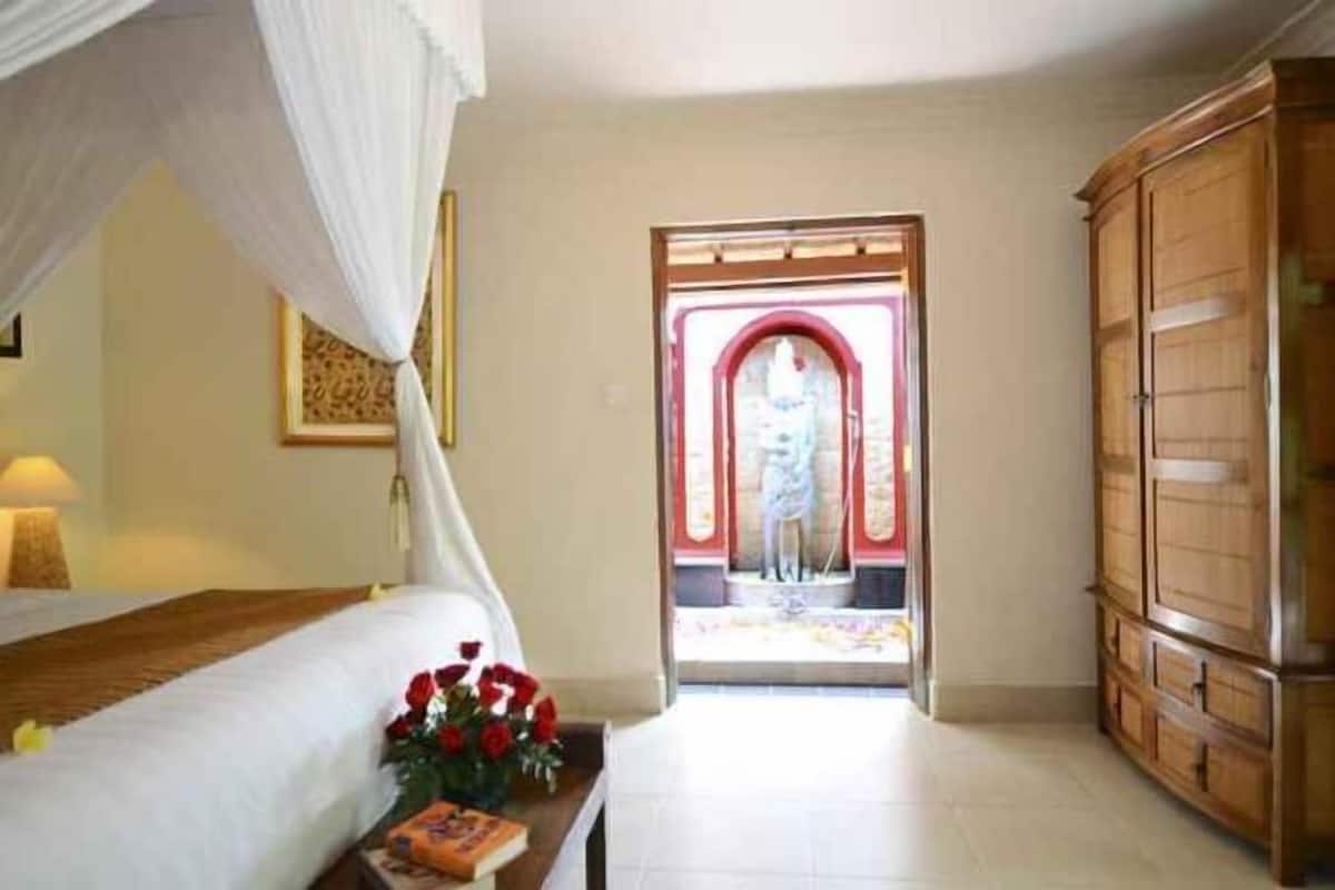 1 chambre, minibar, coffres-forts dans les chambres, bureau