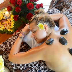 Bain à remous, soins corporels, soins d'aromathérapie