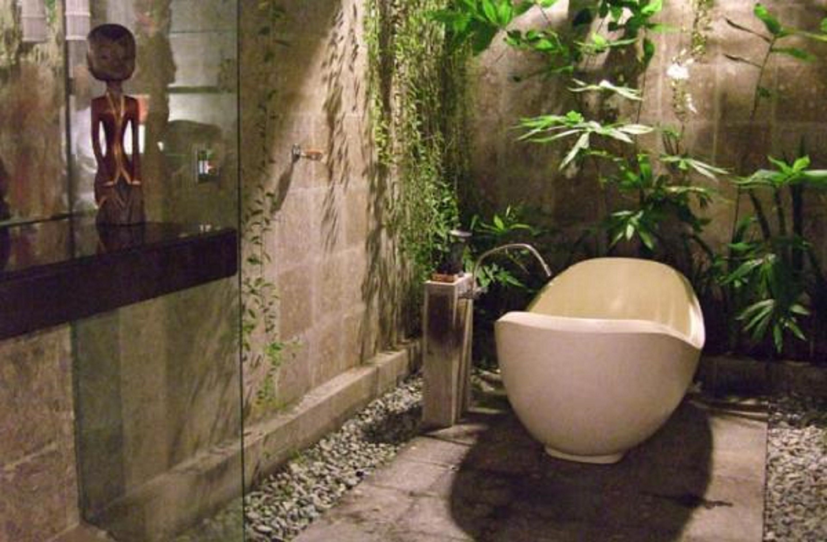 garden deluxe | bathroom | shower, rainfall showerhead, free toiletries, hair dryer