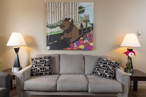 32-inch LED TV with cable channels, TV - Capital Suites Yellowknife (Yellowknife)
