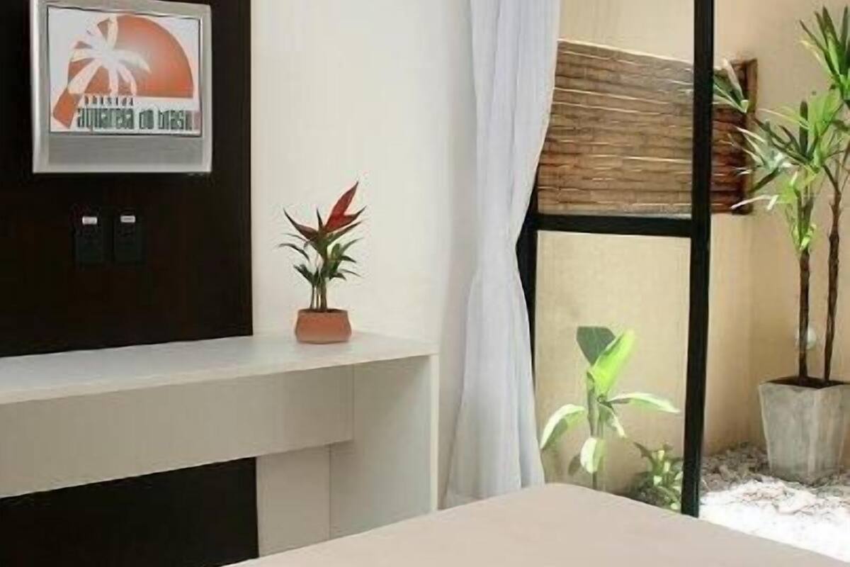 Minibar, két bảo mật tại phòng, bàn, màn/rèm cản sáng