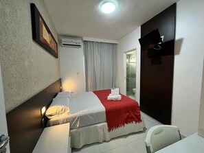 Minibar, in-room safe, desk, blackout drapes - Pousada Aquarela do Brasil (Maceió)