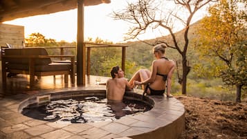 9 outdoor pools, pool loungers