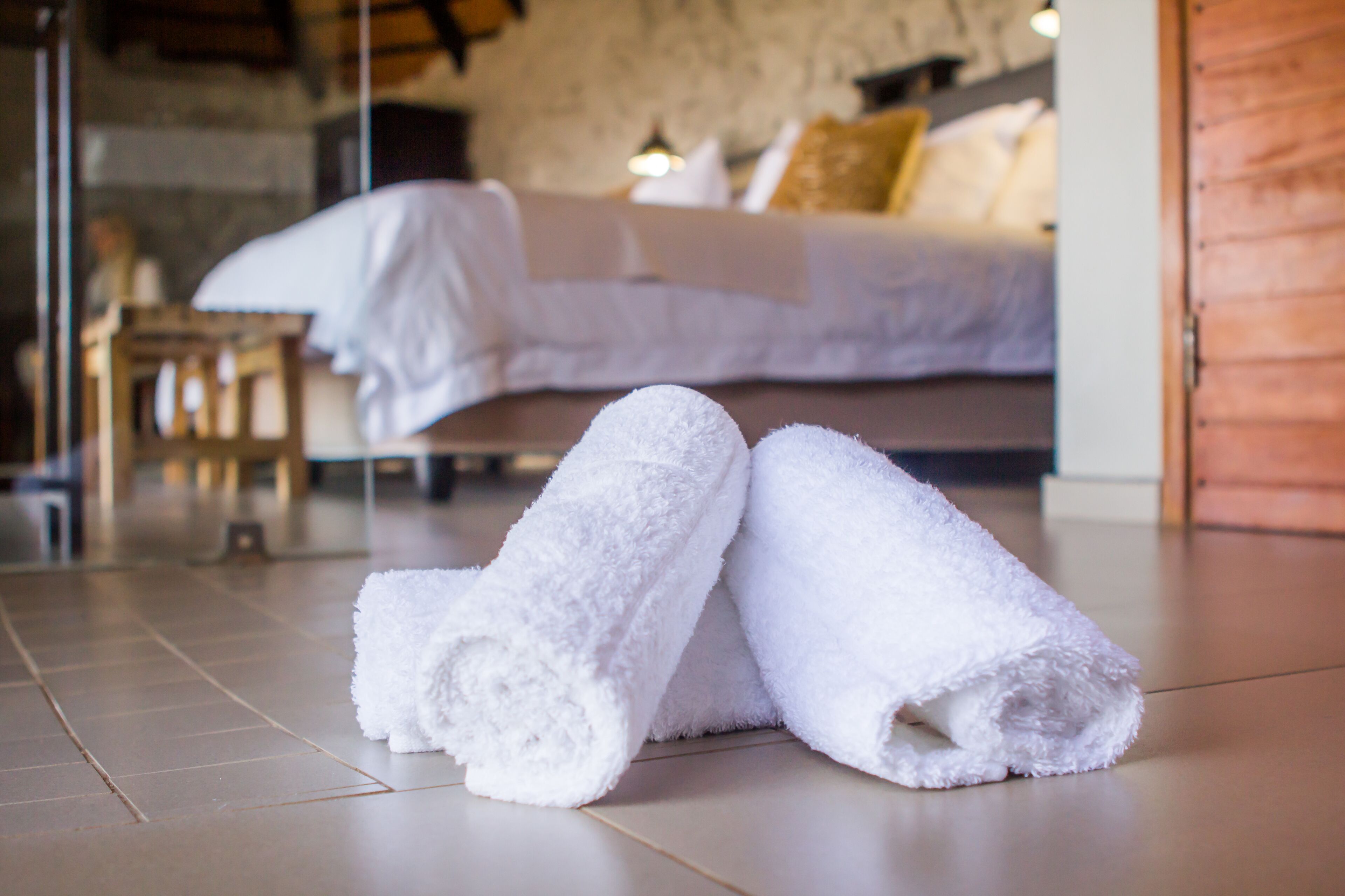 Luxe suite | Badkamer | Een douche, gratis toiletartikelen, een haardroger, badjassen