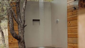 ラグジュアリー スイート | 1 室のベッドルーム、ミニバー、セーフティボックス (室内)、客室ごとに異なる装飾