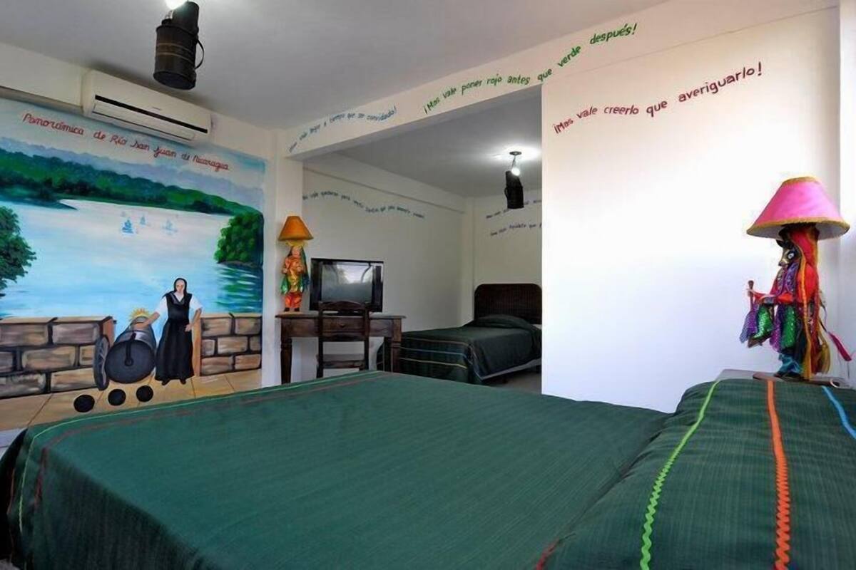 Standard Single Room | Desk, soundproofing, iron/ironing board (on request), WiFi (free)