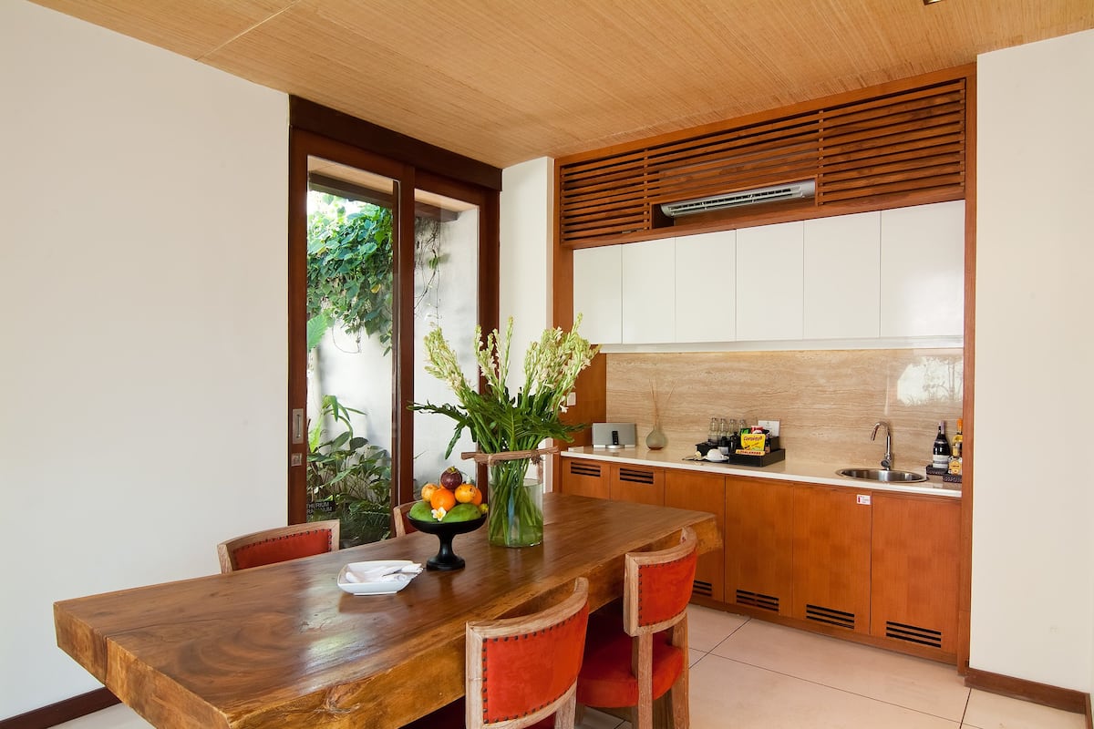 deluxe villa, 2 bedrooms, private pool | in-room dining