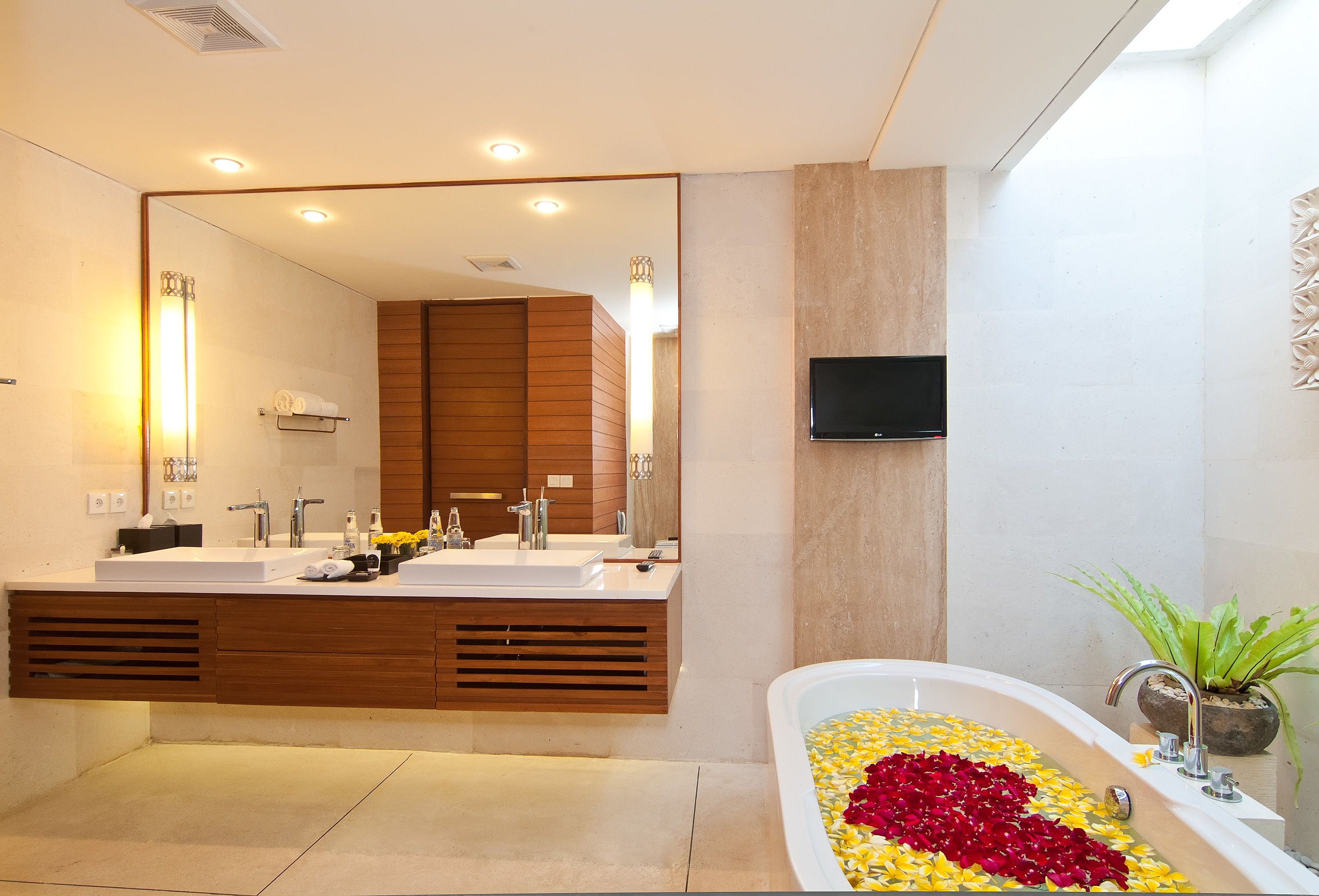 separate bathtub and shower, deep-soaking bathtub, free toiletries