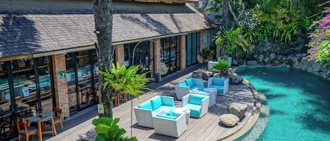 Frühstück, Mittagessen, internationale Küche, Blick auf den Pool