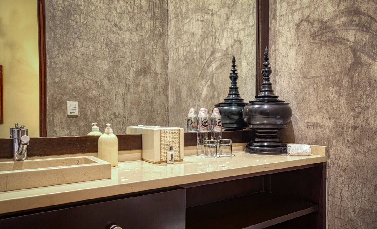 6 clasica santa clara | bathroom | free toiletries, hair dryer, bathrobes, towels