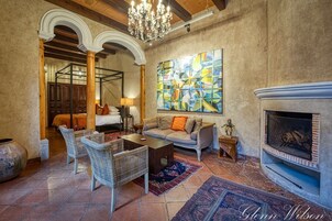 7 Suite Santa Rosa | Premium bedding, down comforters, pillowtop beds, in-room safe