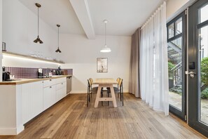One-bedroom Suite | Private kitchen | Coffee/tea maker, electric kettle, paper towels