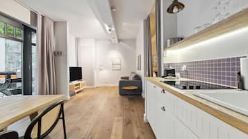 One-bedroom Suite | Cozinha privada | Cafeteira/chaleira, chaleira elétrica, toalhas de papel