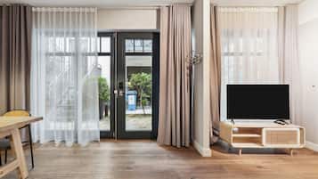 One-bedroom Suite | Opholdsområde | 16-tommers tv med digitale kanaler