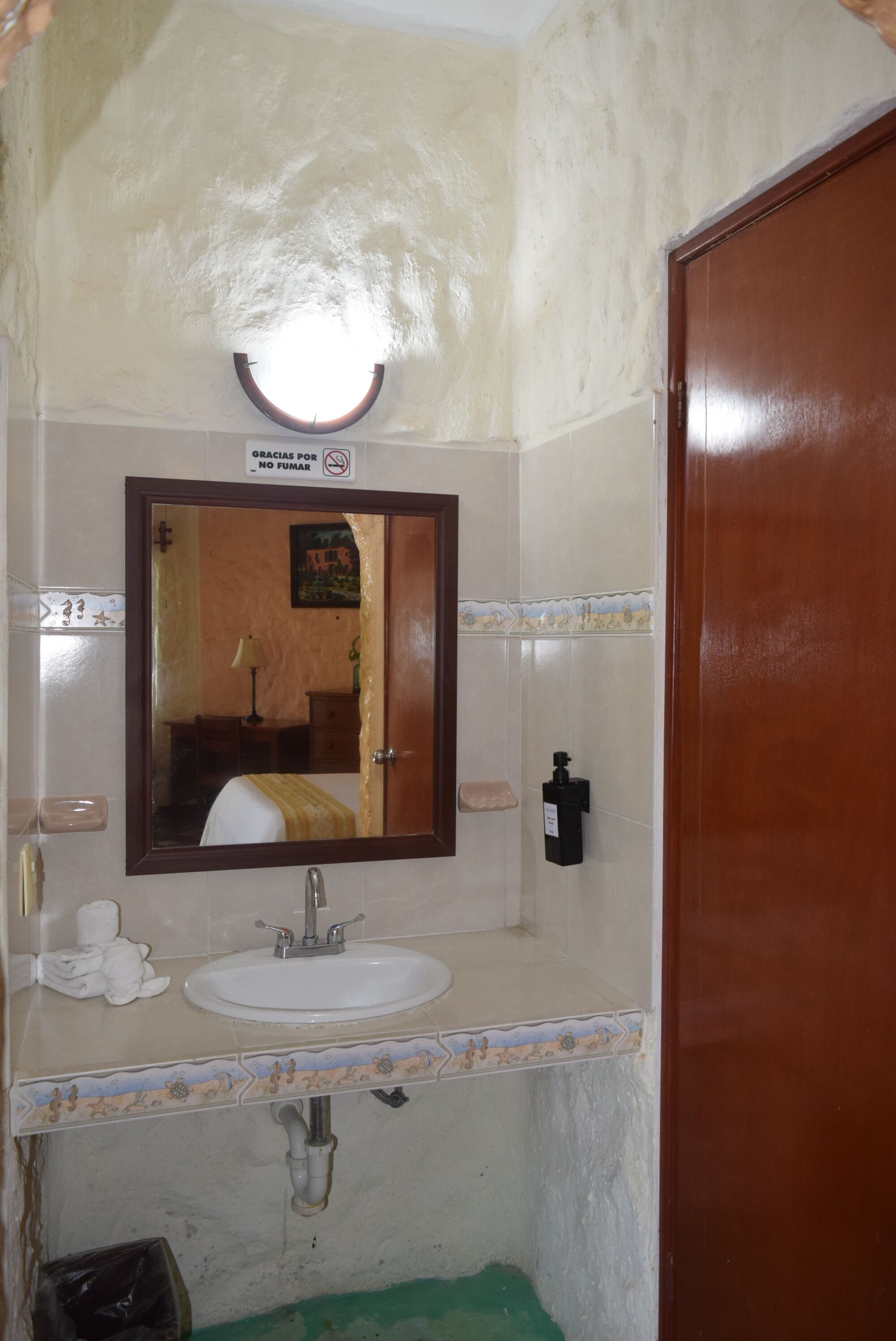 junior studio suite | bathroom sink