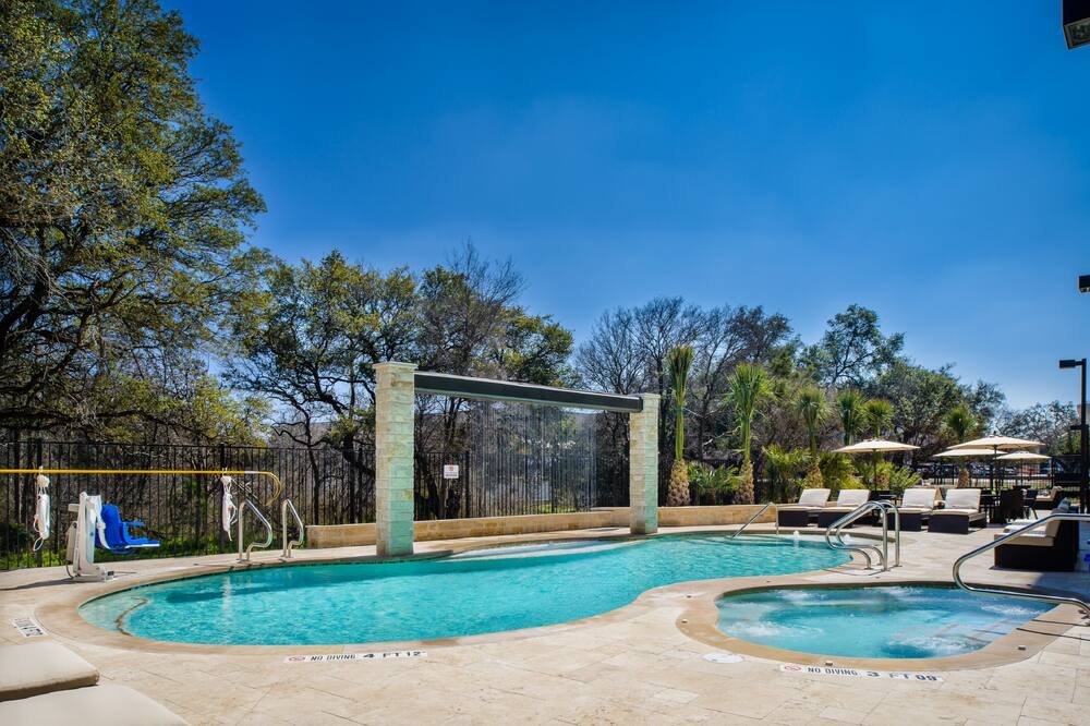 Holiday Inn Express & Suites Austin NW - Arboretum Area by IHG