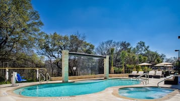 Outdoor pool, free pool cabanas, pool loungers