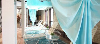 Colonial Inn