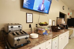 Café da manhã self-service grátis todos os dias