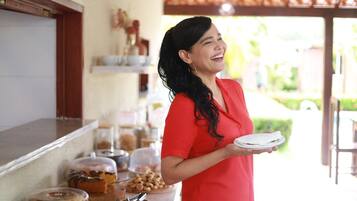 Café da manhã com buffet grátis todos os dias