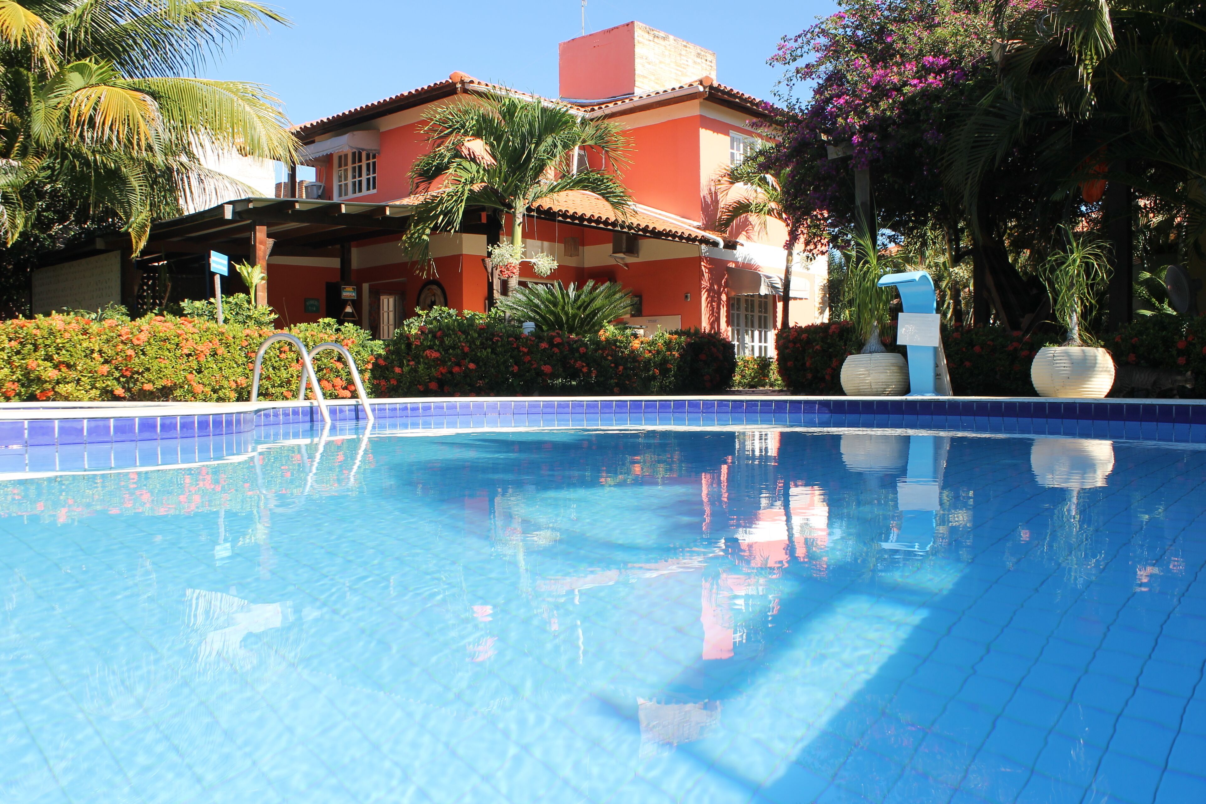 3 outdoor pools, pool loungers