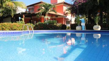 3 piscinas externas, espreguiçadeiras