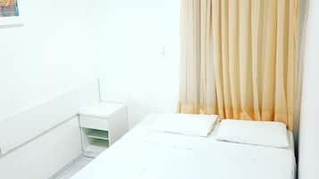 Minibar, kedap suara, tempat tidur lipat/tambahan, dan Wi-Fi gratis