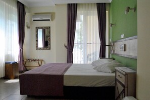 Minibar, iron/ironing board, free WiFi, bed sheets - Benna Hotel (Konyaalti)