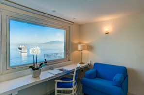 Habitación Deluxe, vistas al mar (Large) | Minibar, caja fuerte, cortinas opacas y wifi gratis