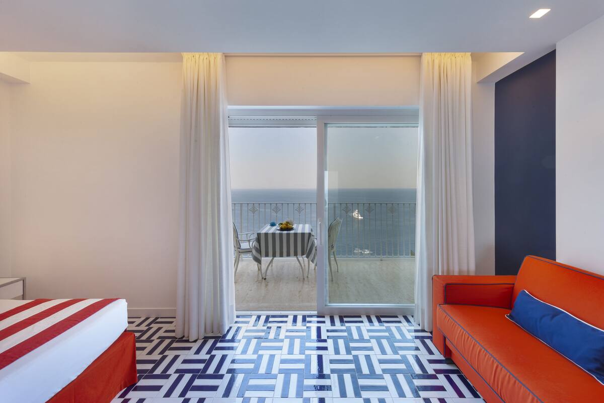 large deluxe sea view | 1 bedroom, minibar, in-room safe, blackout curtains