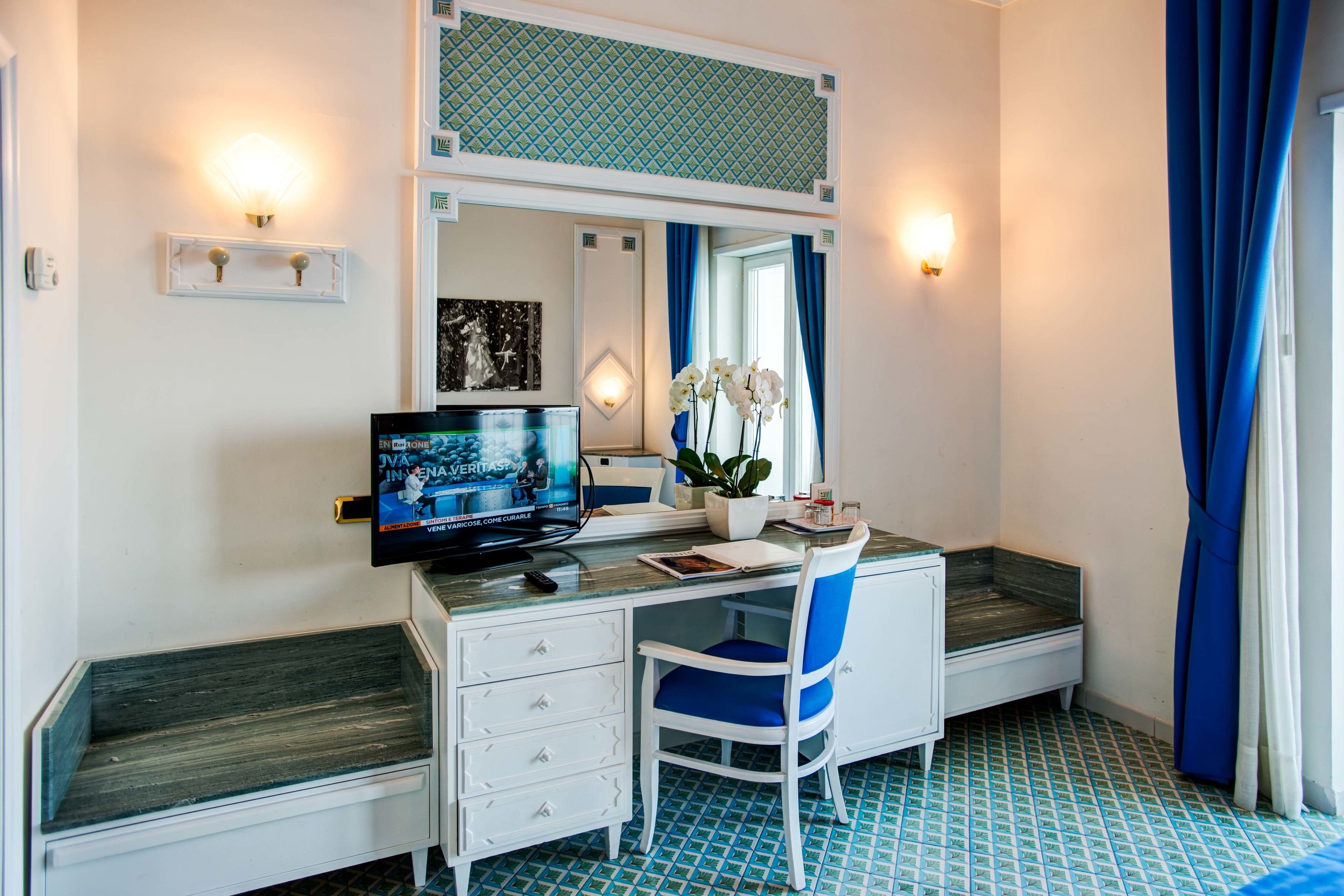 deluxe double room, sea view | 1 bedroom, minibar, in-room safe, blackout curtains