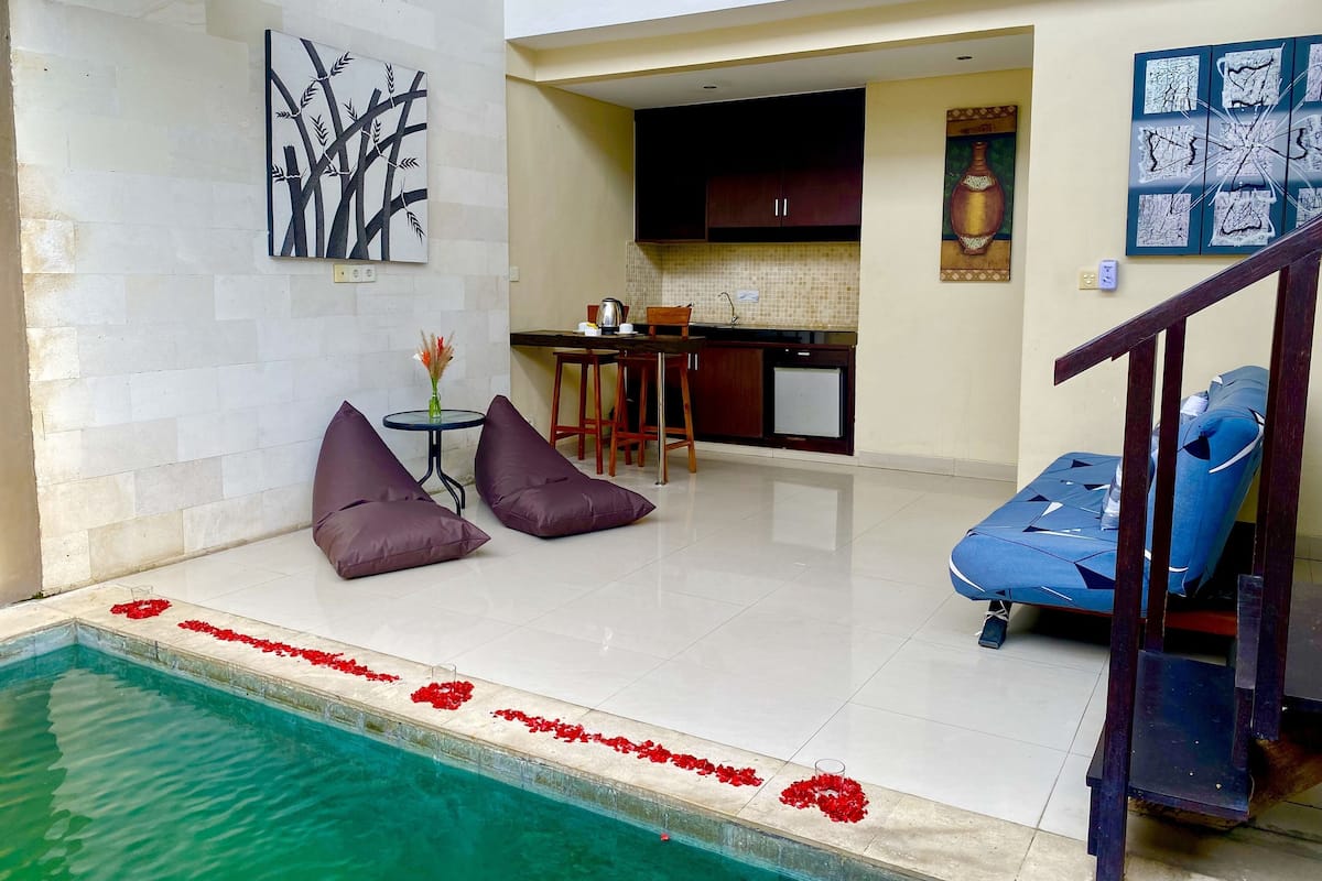 Villa, 1 slaapkamer, privézwembad | Woonruimte | Een lcd-televisie