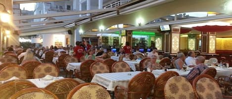 Tempat makan luar
