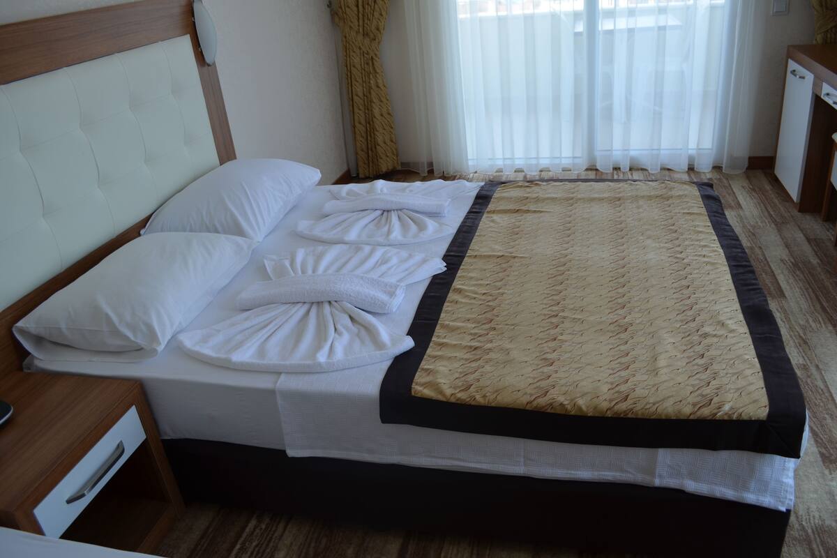 Standard Room | In-room safe, WiFi (free)
