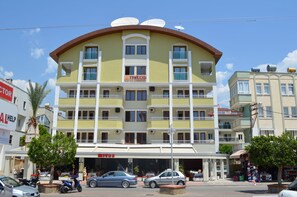 Front of property - Mitos Suit & Hotel (Alanya)