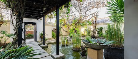 Pintu masuk interior