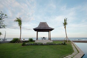 View from property - Suarti Resort Villas & Gallery (Sukawati)