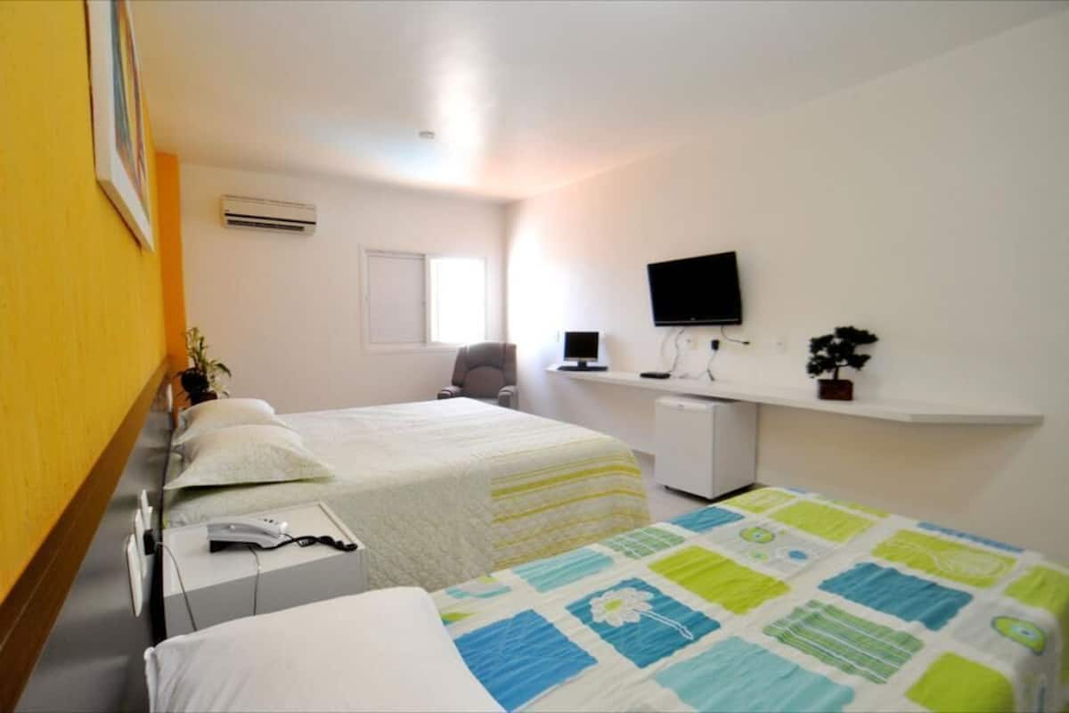 Minibar, desk, soundproofing, cribs (free)