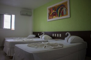 Minibar, desk, soundproofing, free cots/infant beds - Hotel Des Basques (Maceió)
