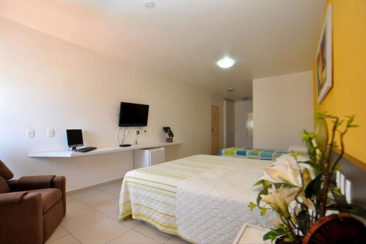 Minibar, desk, soundproofing, cribs (free)