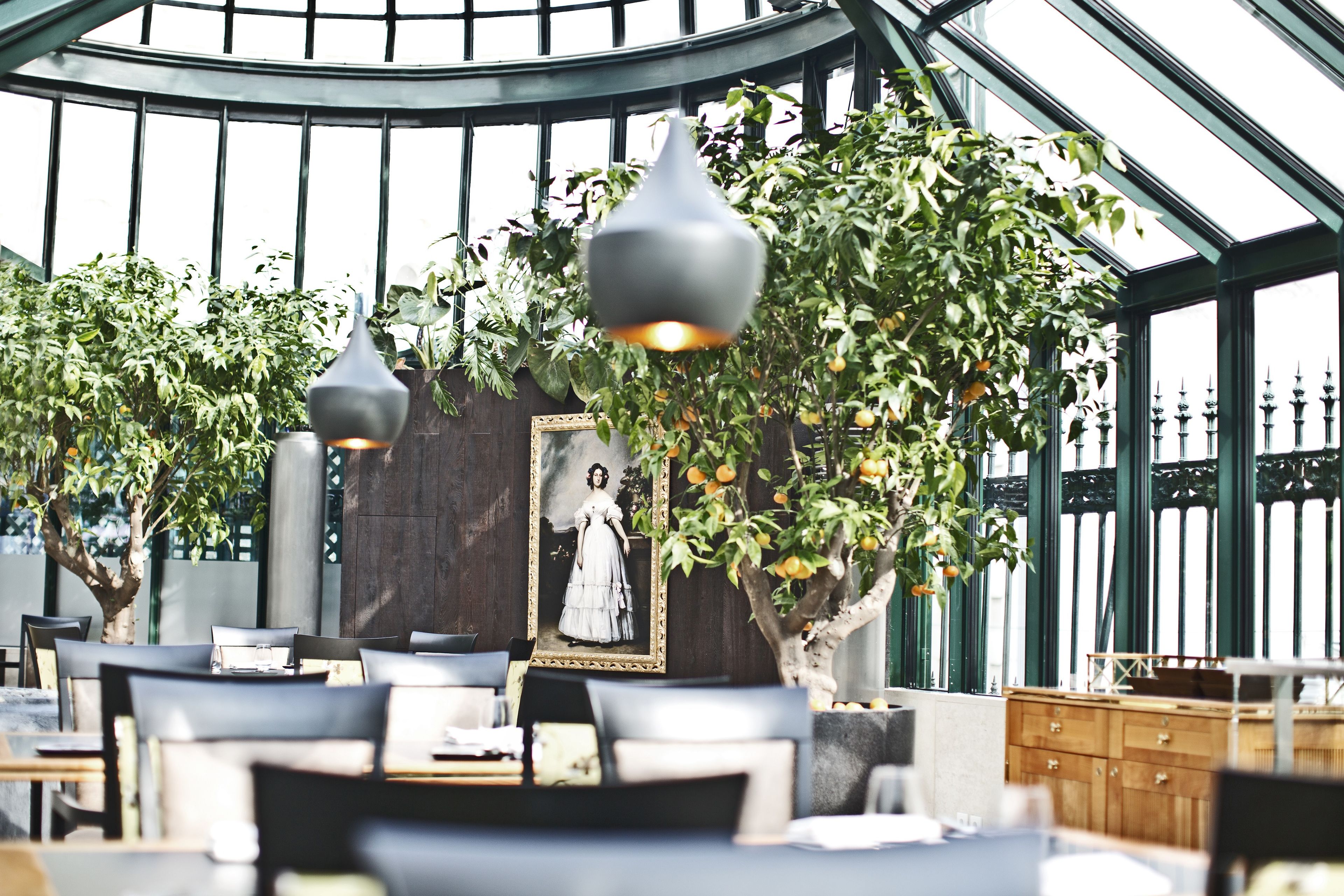 2 restaurants, breakfast, lunch, dinner served; local cuisine