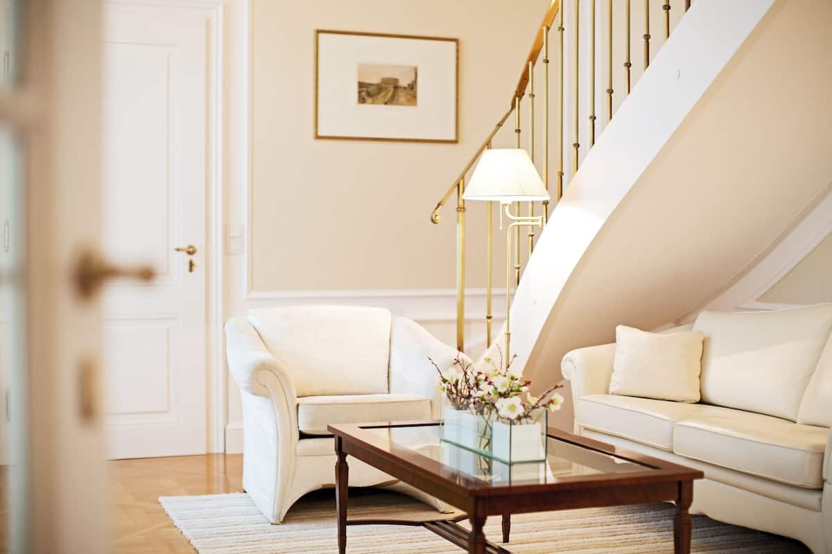 suite (palais) | free minibar, in-room safe, individually decorated