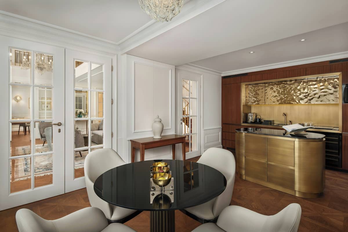 Toetasjesleilighet, 2 soverom (Imperial Suite) | Minibar (inkludert), safe på rommet og skrivebord