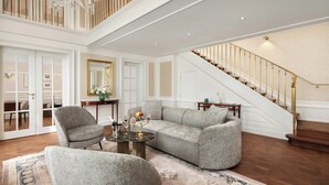 Dúplex, 2 habitaciones (Imperial Suite) | Área de sala de estar