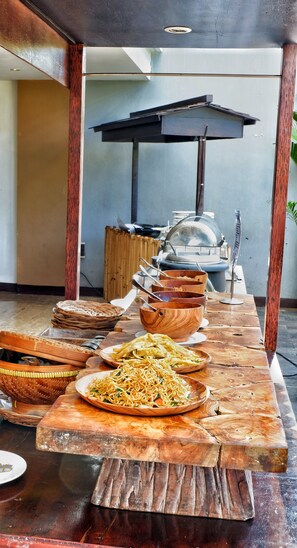Petit déjeuner buffet servi tous les jours en supplément