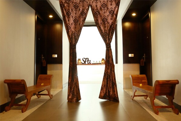 Couples treatment room(s), body treatments, aromatherapy - b Hotel Bali & Spa (Denpasar)