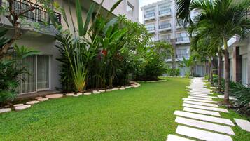 Deluxe Garden Terrace | Garden