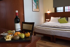 Habitación estándar con 1 cama matrimonial o 2 individuales, 1 habitación | 1 habitación, ropa de cama de alta calidad, minibar y insonorización